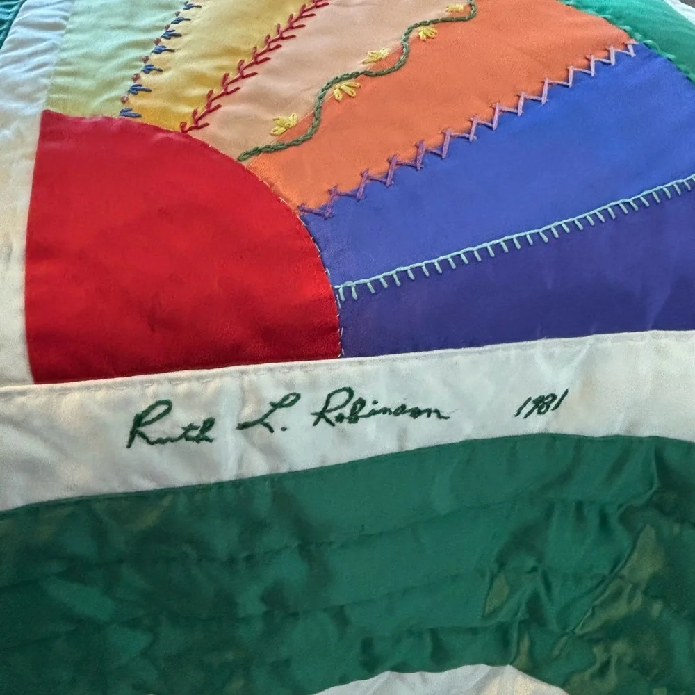 🤩 Vintage Grandmother Queen SZ Satin Embroidered Fan Patchwork Handmade Quilt